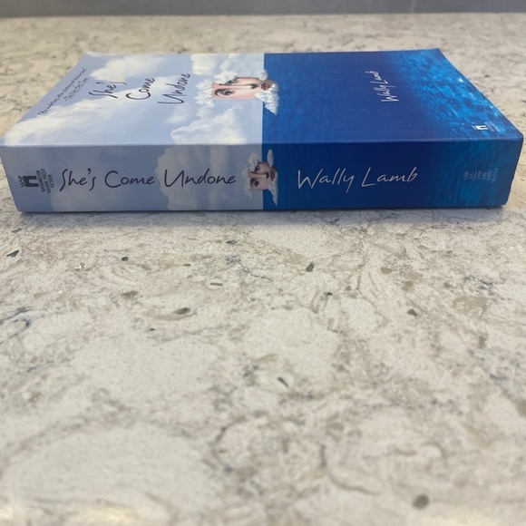 Paperback Book - She's come undone - Picture 3 of 5